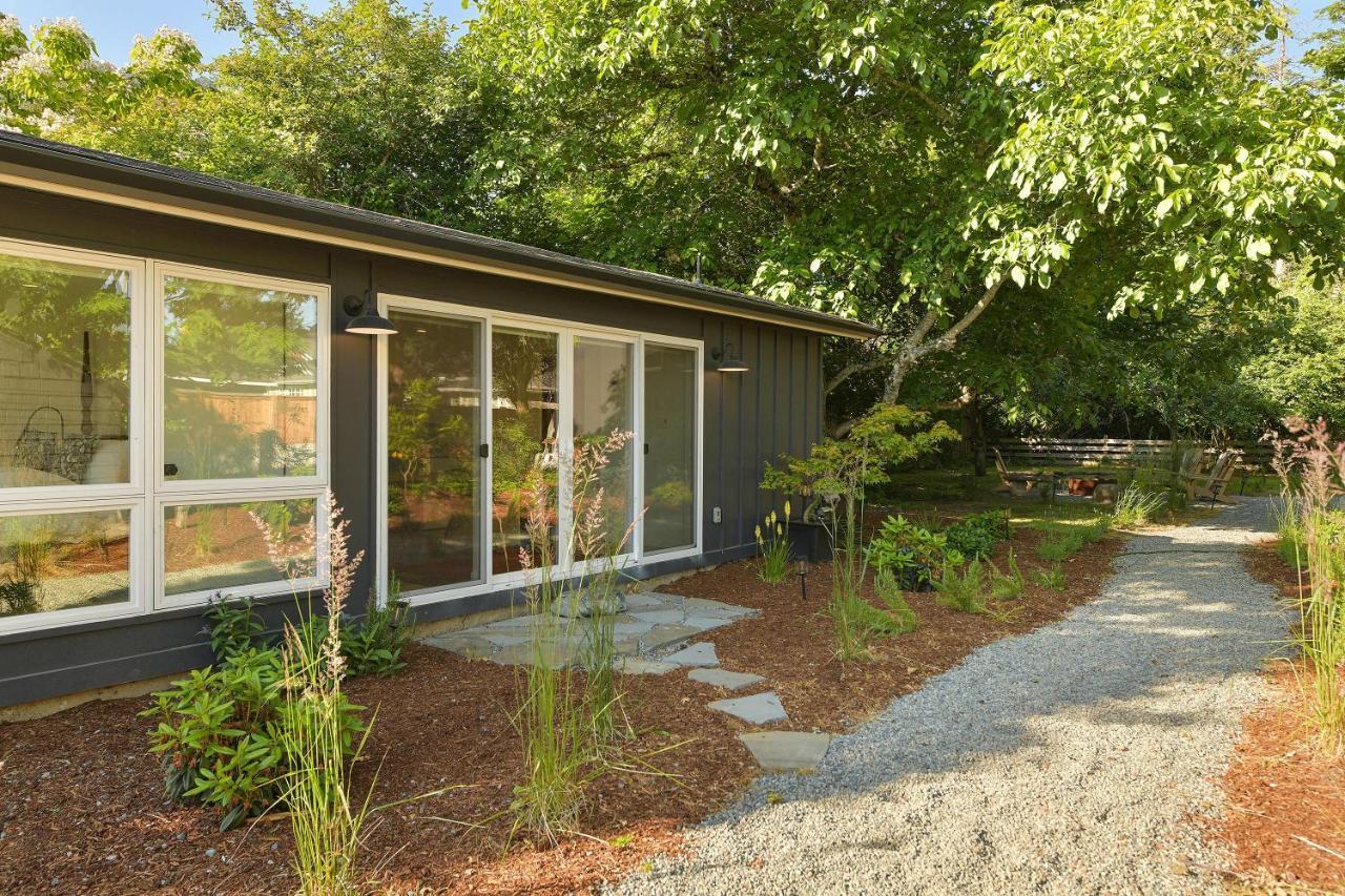 The Bayside Cottage North Saanich 外观 照片