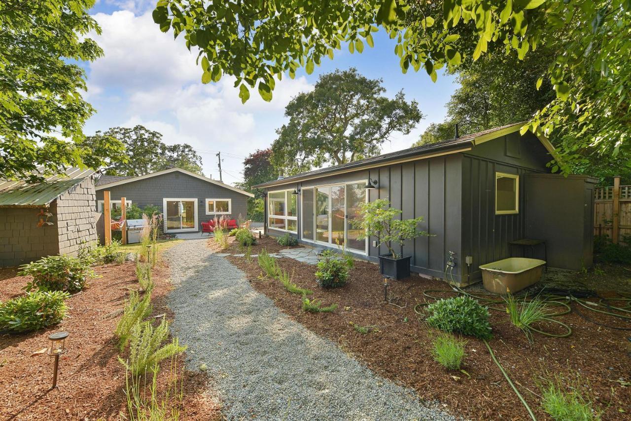 The Bayside Cottage North Saanich 外观 照片