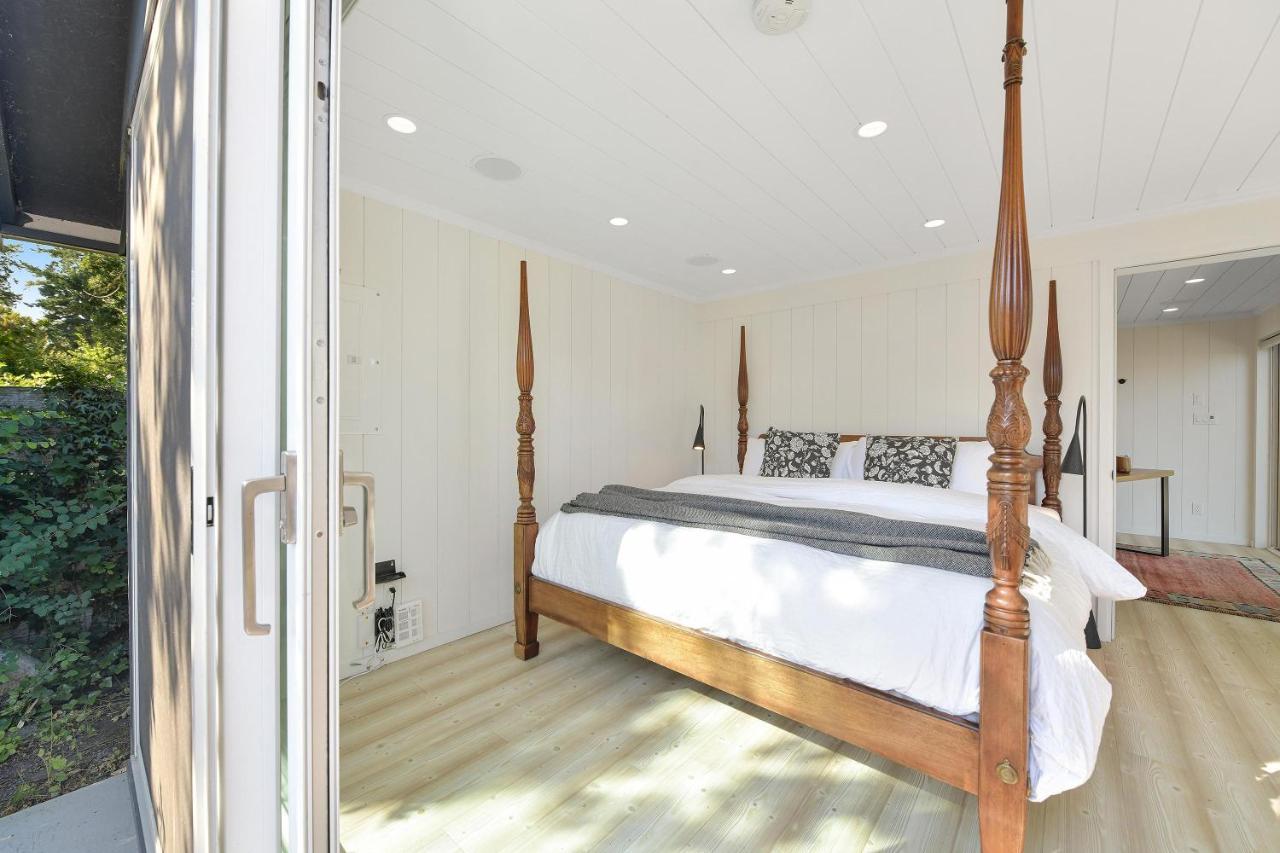 The Bayside Cottage North Saanich 外观 照片