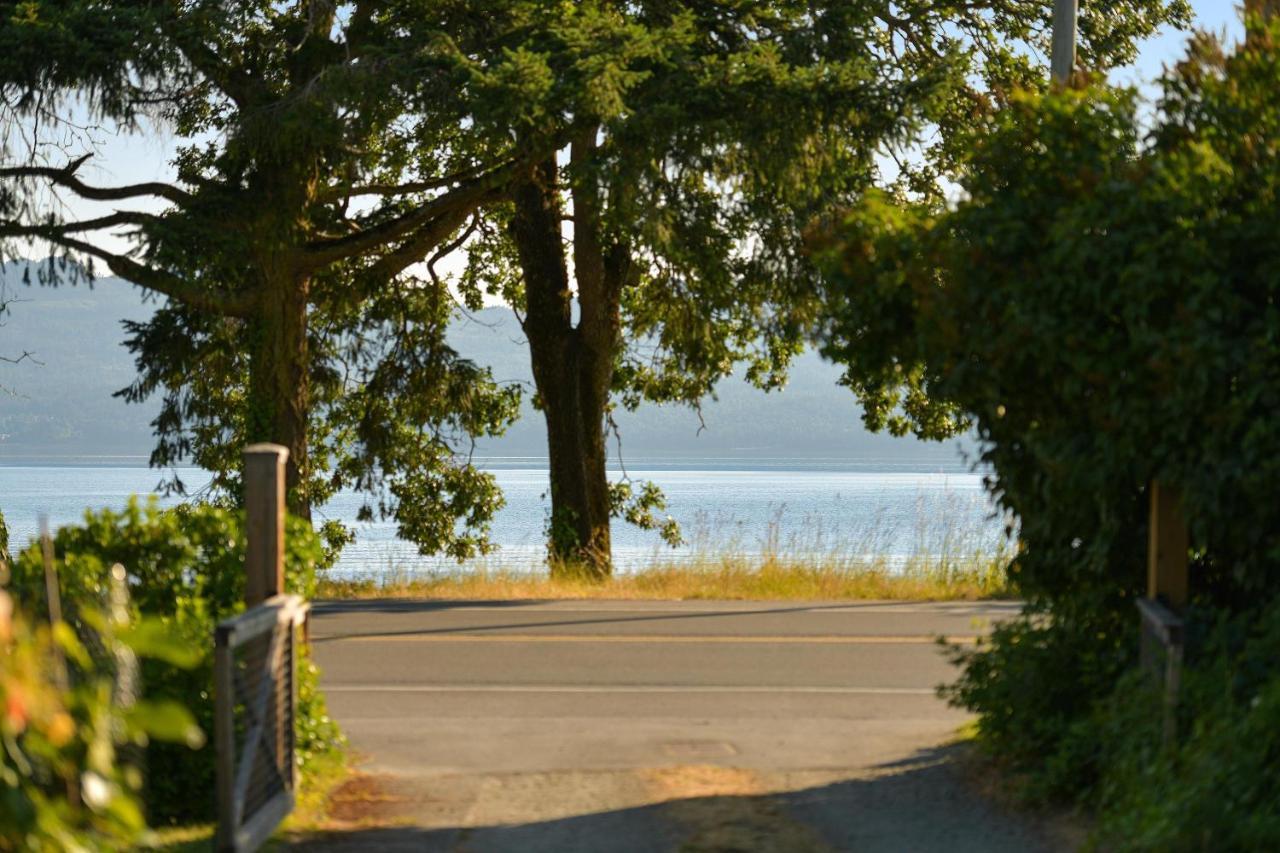 The Bayside Cottage North Saanich 外观 照片